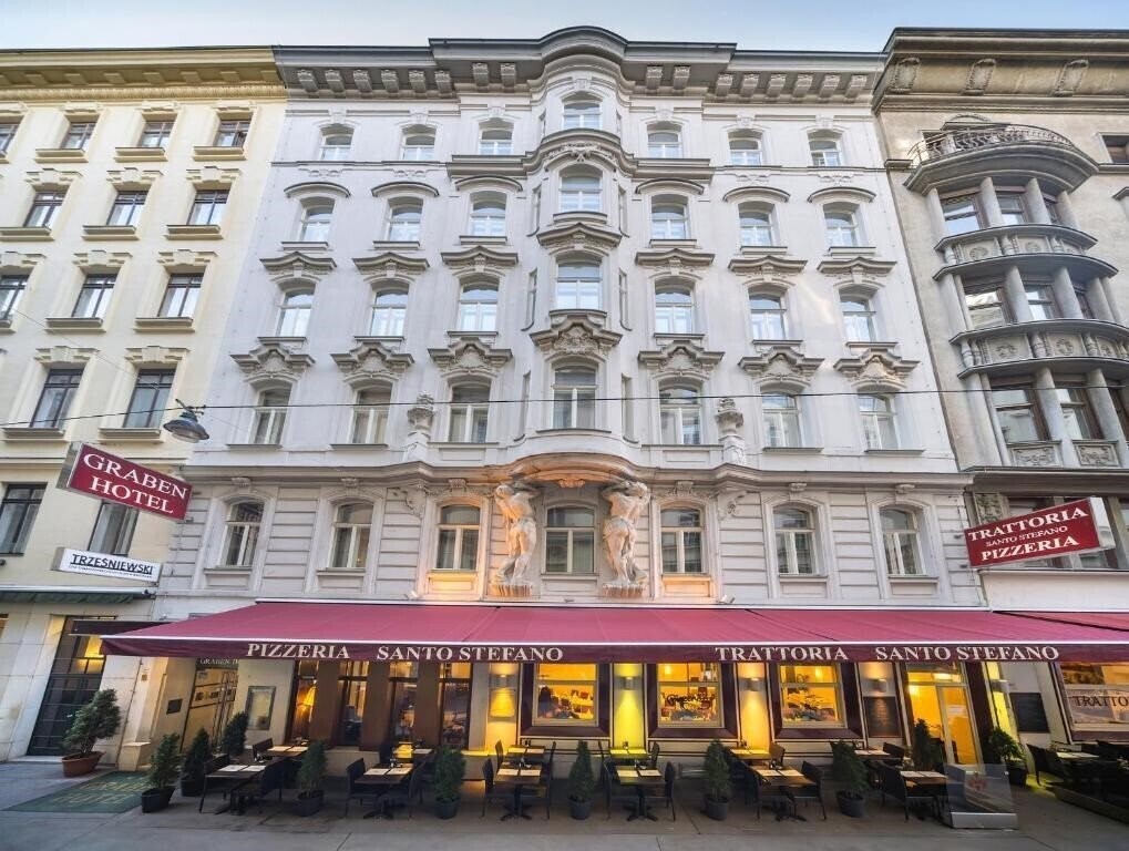 Отель Graben 4*