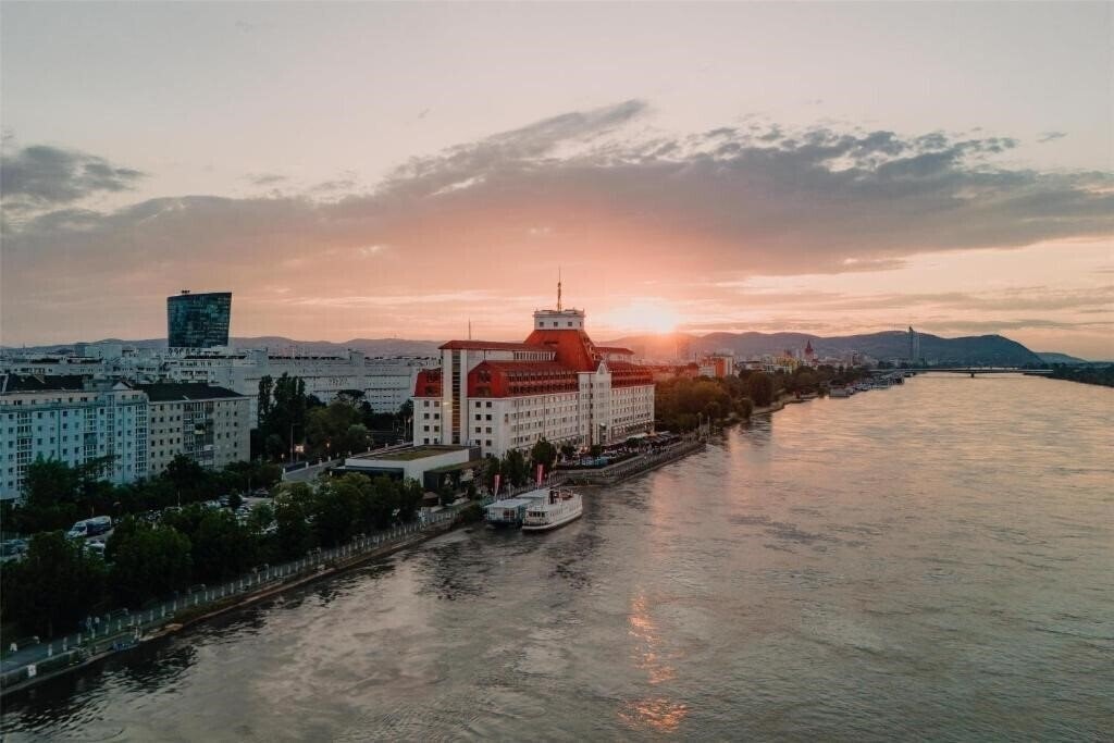 Фото Hilton Vienna Danube 4*