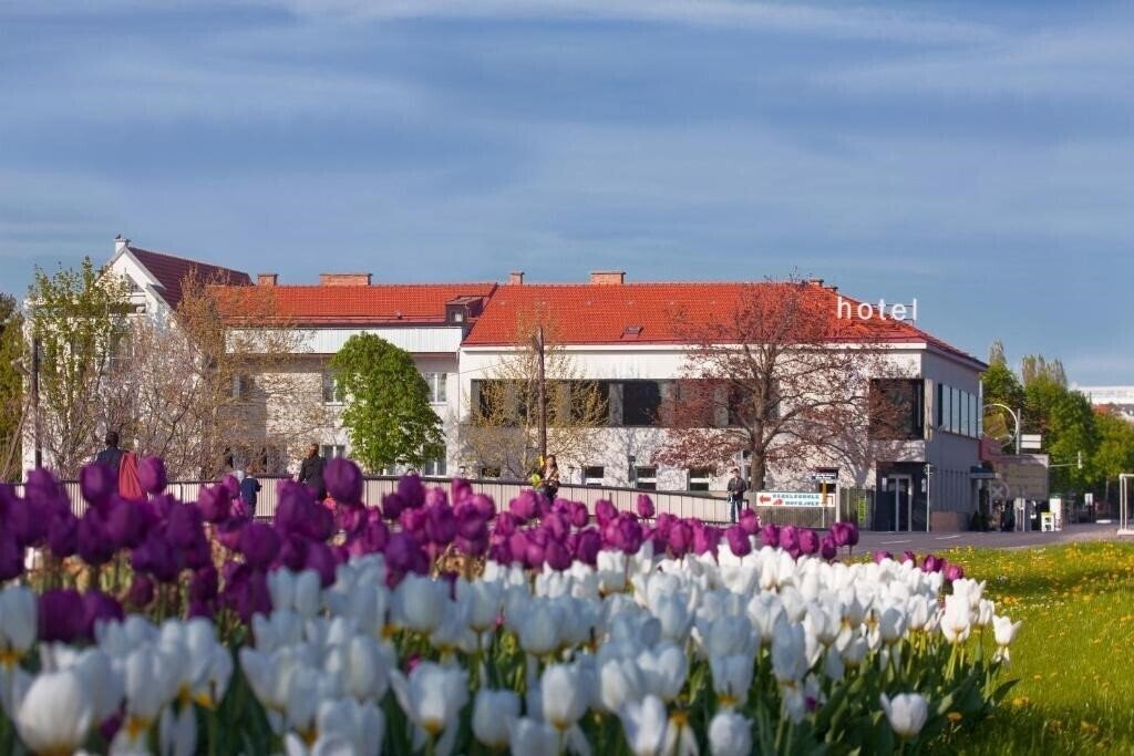 Отель Strandhotel Alte Donau 4*