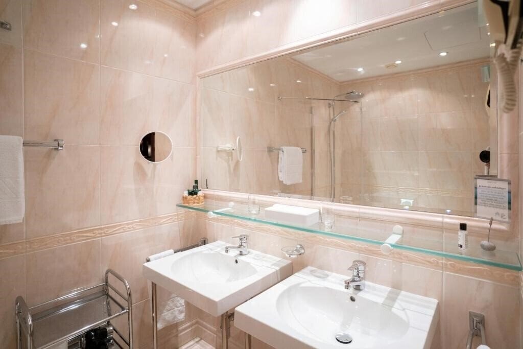 Фотографія Koenig Von Ungarn Hotel 4*