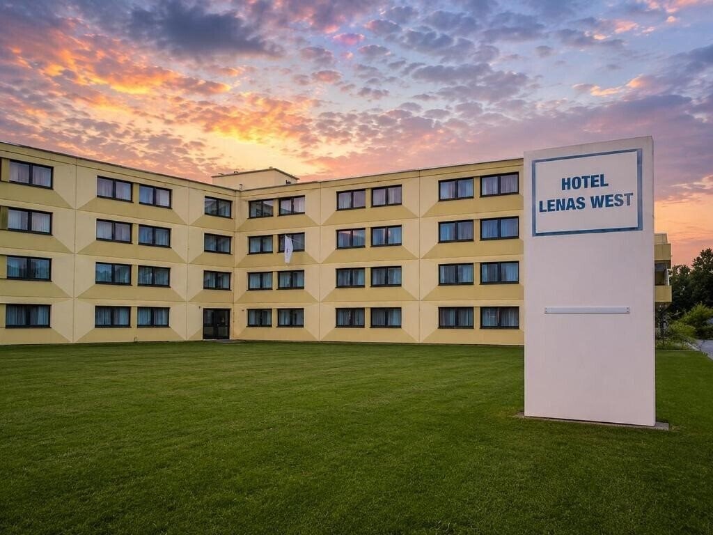 Отель Lenas West 3*