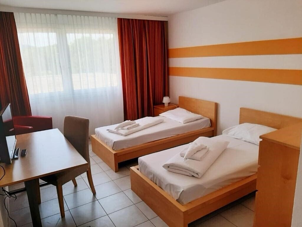 Фото Lenas West 3*