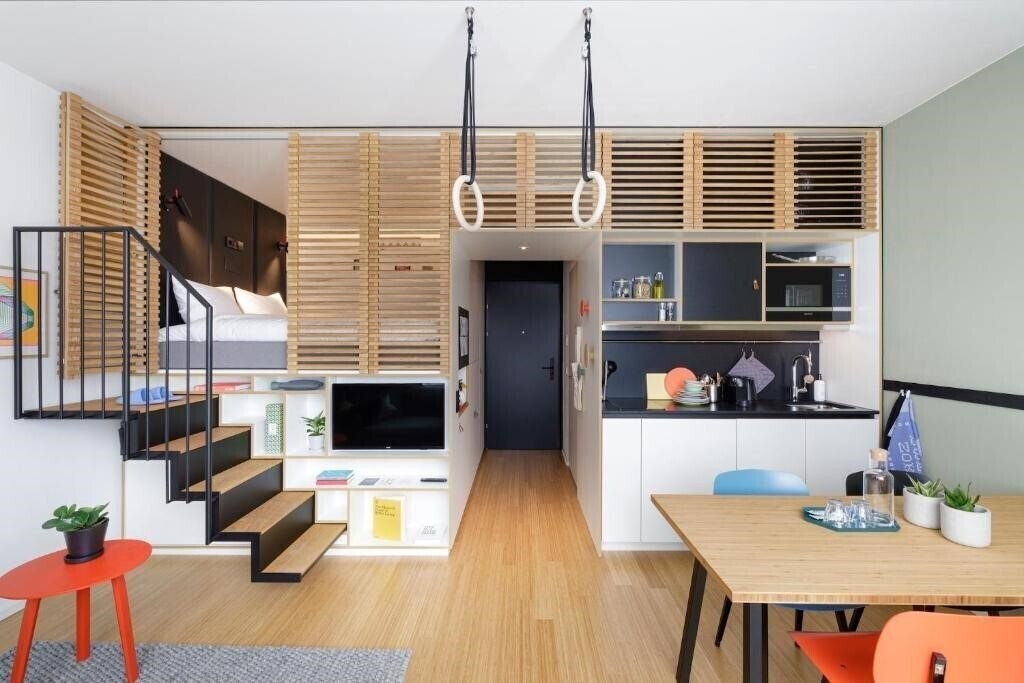 Готель Zoku 4*