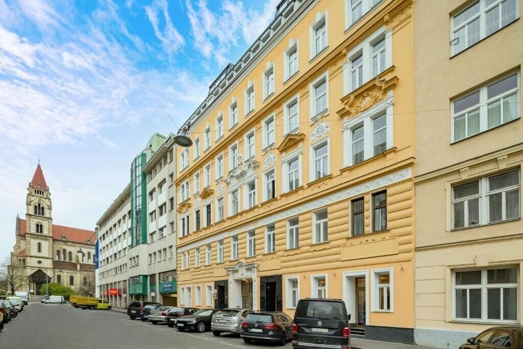 Готель Best Western Plus Celebrity Suites 3*
