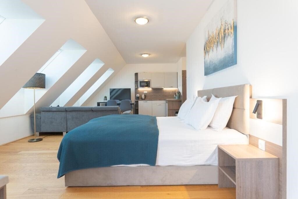 Отель Hotel Triester 4*