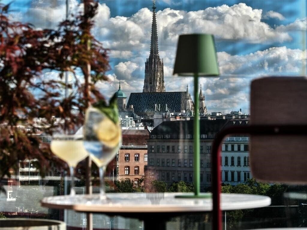 Фото Radisson Red Hotel, Vienna 4*