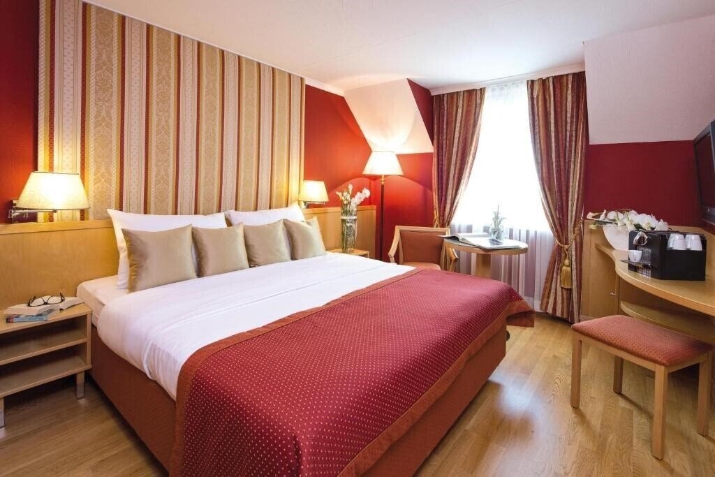 Готель Ananas 4*