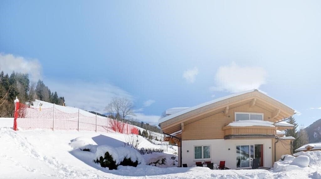 Отель Casamarai Apartments 4*