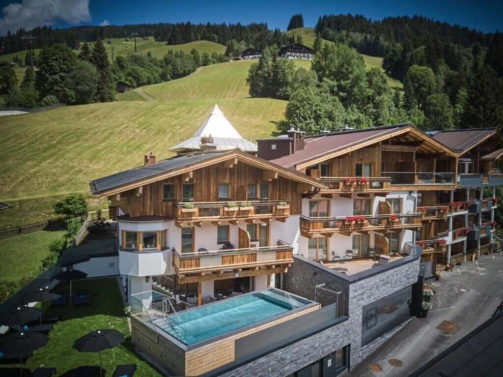 Отель Aparthotel Astrid 3*
