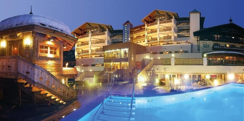 Отель Alpine Palace 5*