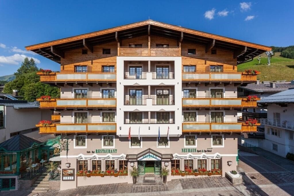 Отель Sport und Spa Hotel Neuhaus 4*