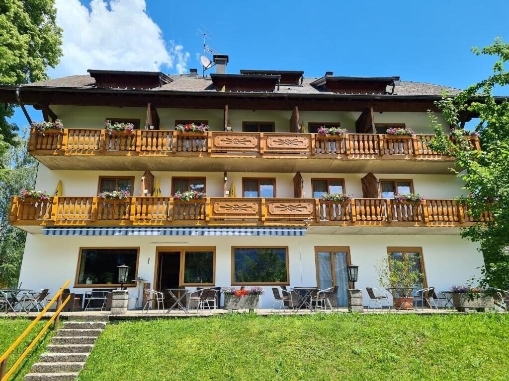 Отель Hotel Pension Carossa 3*