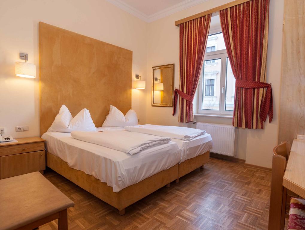 Зображення Mozart 4*