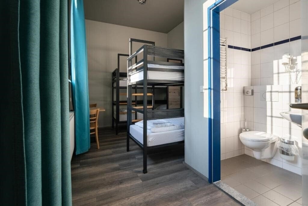 Фотографія A&O Salzburg Hauptbahnhof 2*
