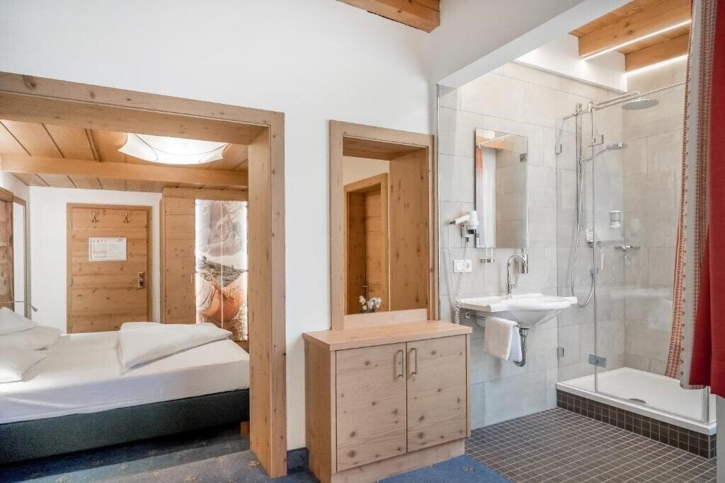 Фото Ferienhotel Kaltschmid 4*