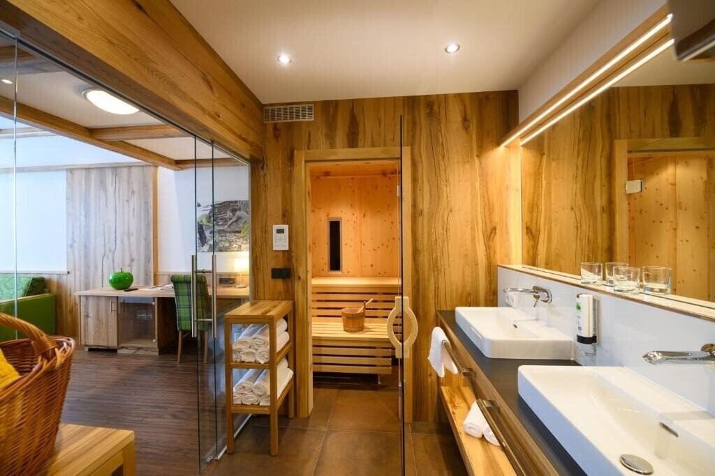Фотографія Wellnesshotel Schoenruh 4*