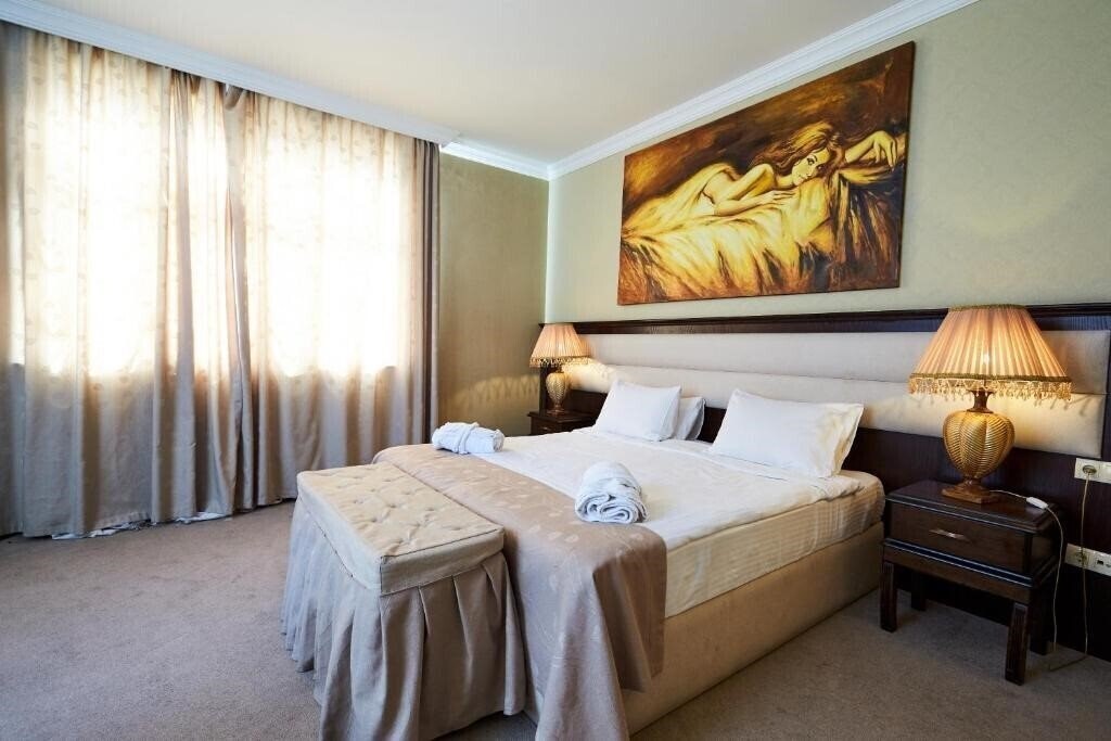 Готель Smith Hotel 4*