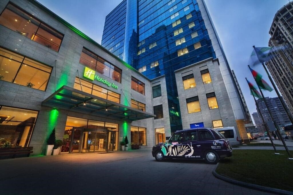 Готель Holiday Inn Baku 4*