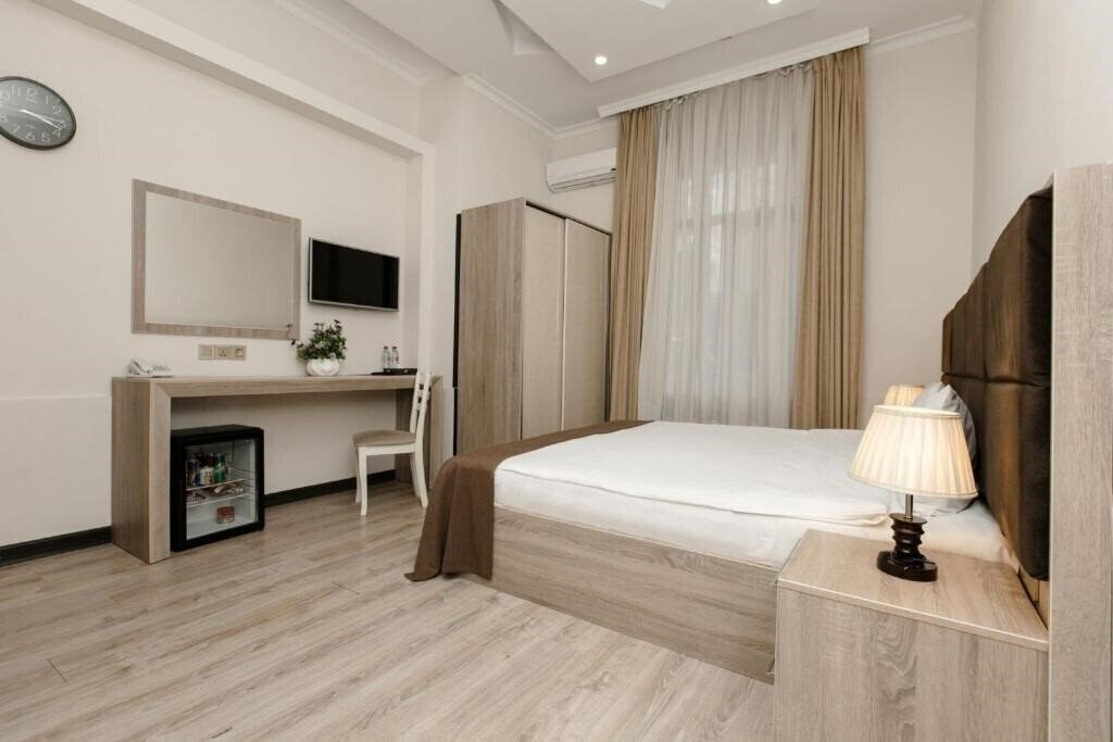Фото Deluxe City Hotel 3*