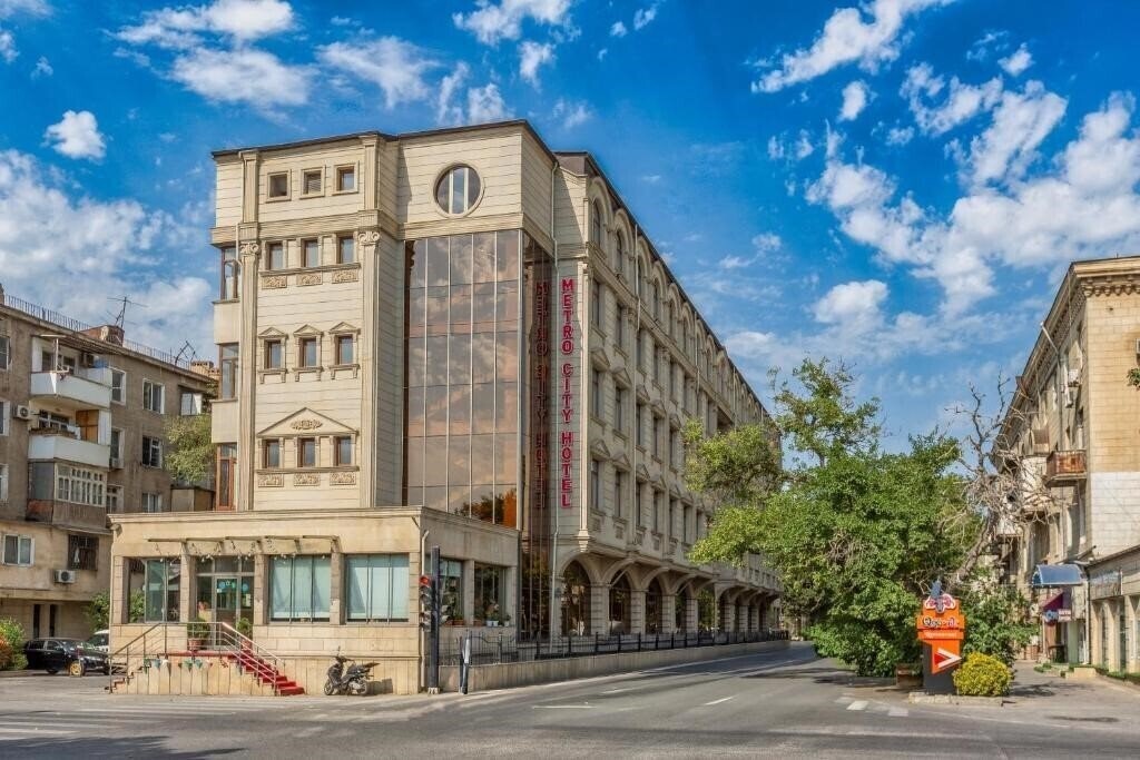 Готель Metro City Hotel 4*