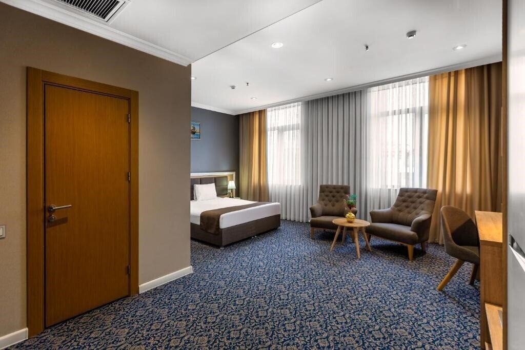Фото Metro City Hotel 4*
