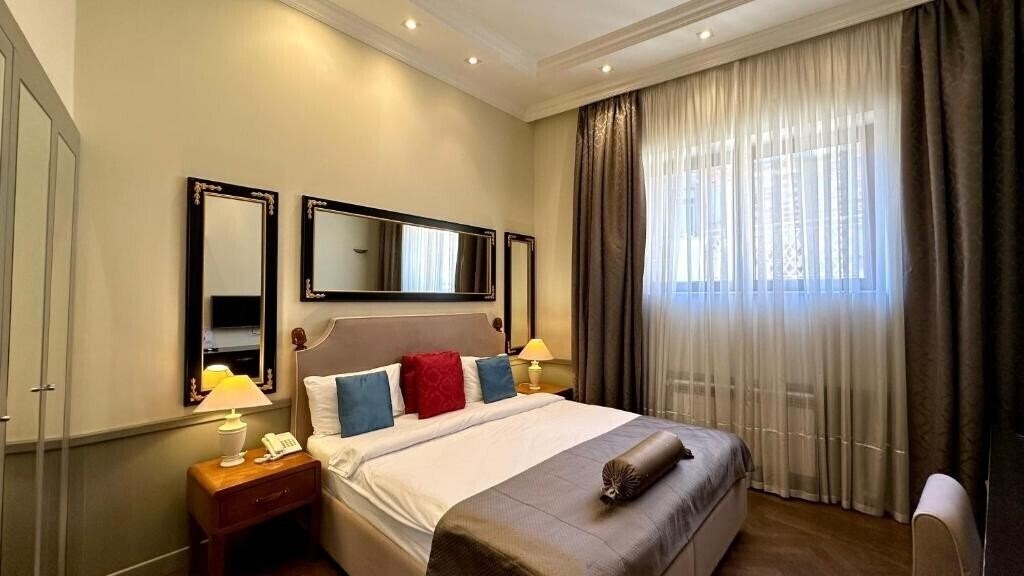 Фото Seven Rooms Boutique Hotel 3*