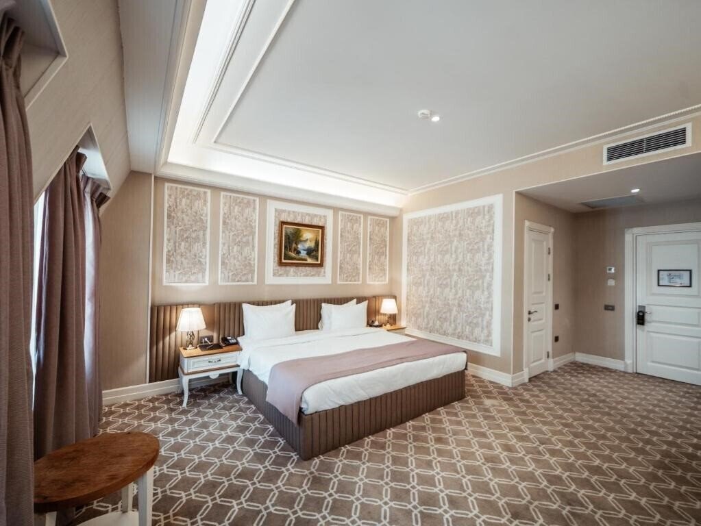 Фото Theatrum Hotel 5*