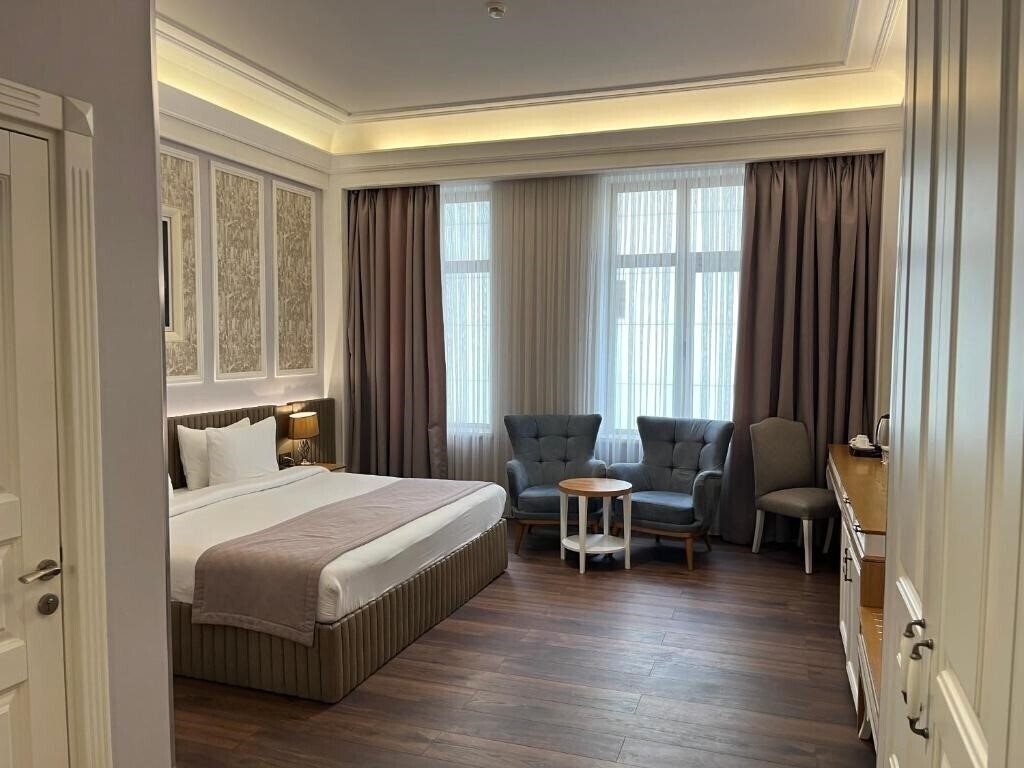 Фото Theatrum Hotel 4*