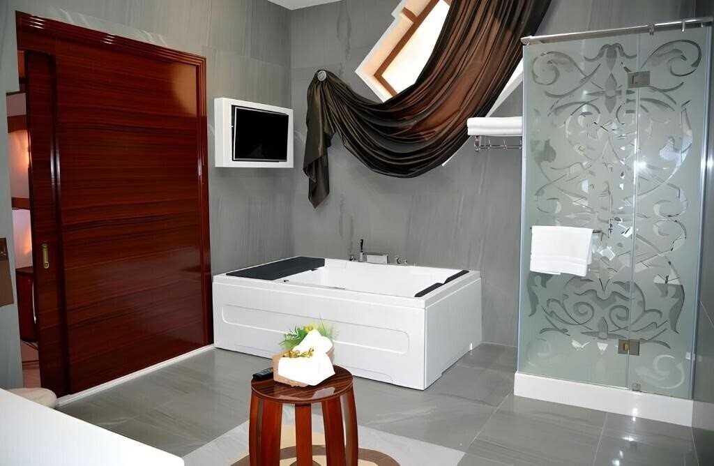 Картинка Mariana Trench Hotel Baku 4*