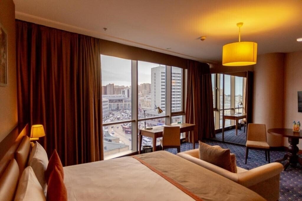 Готель Parkside Hotel & Apartments 4*