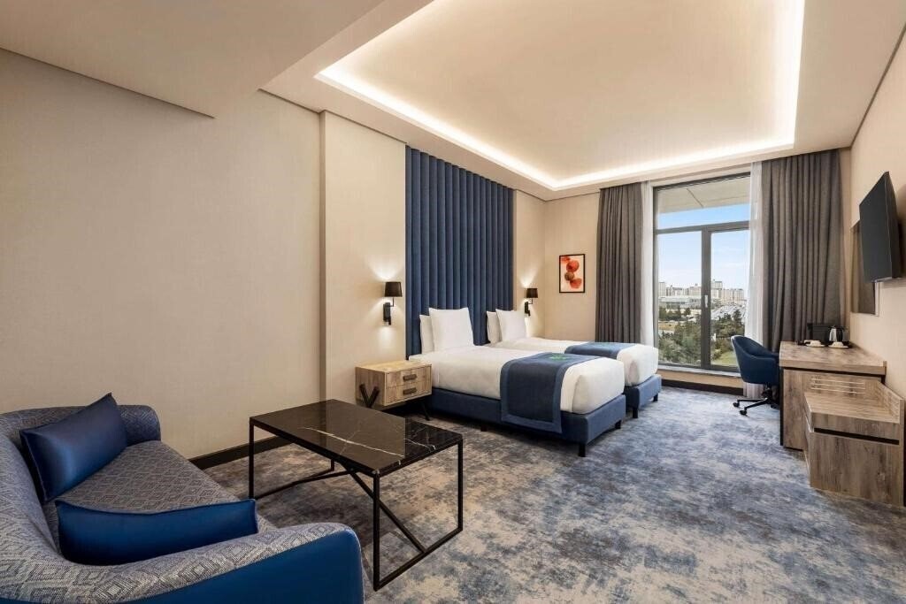 Готель Wyndham Garden Baku 5*