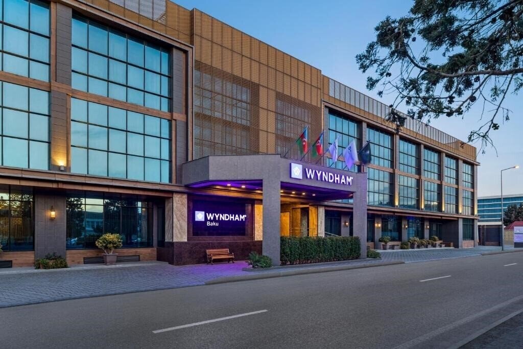 Готель Wyndham Baku Hotel 5*