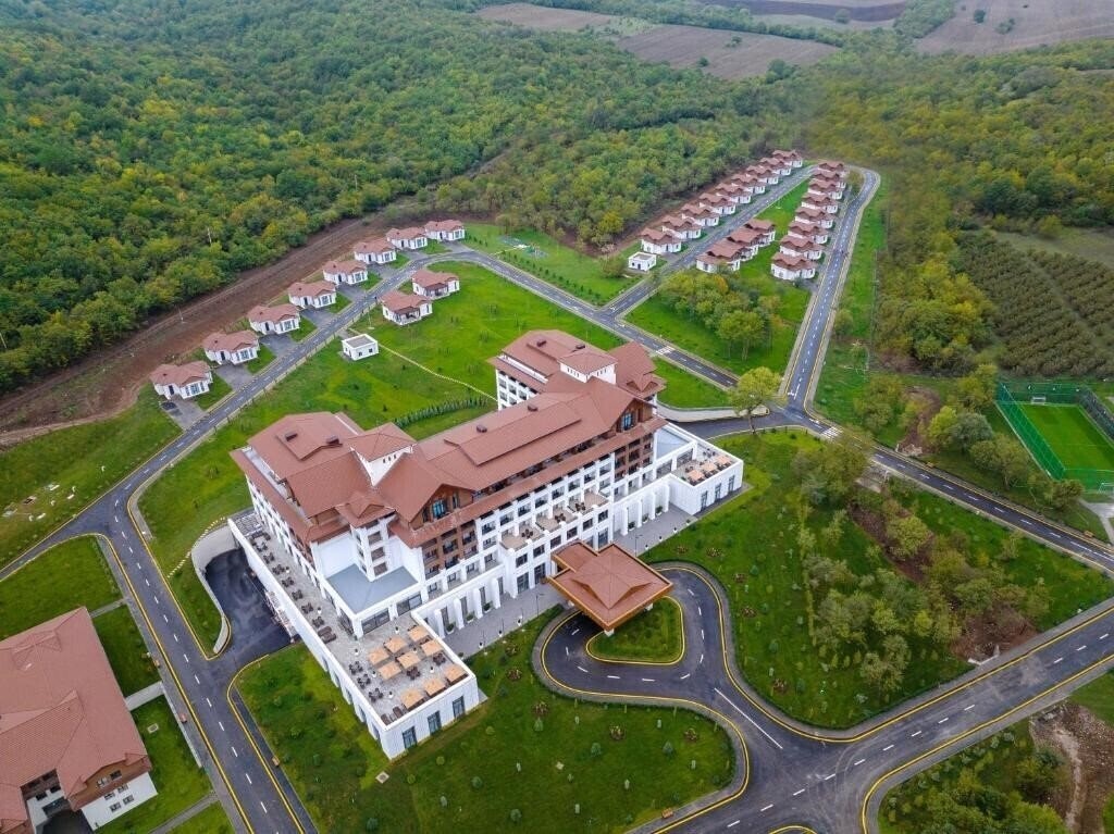 Отель Wellbeing Resort & Spa Hotel Shabran 5*