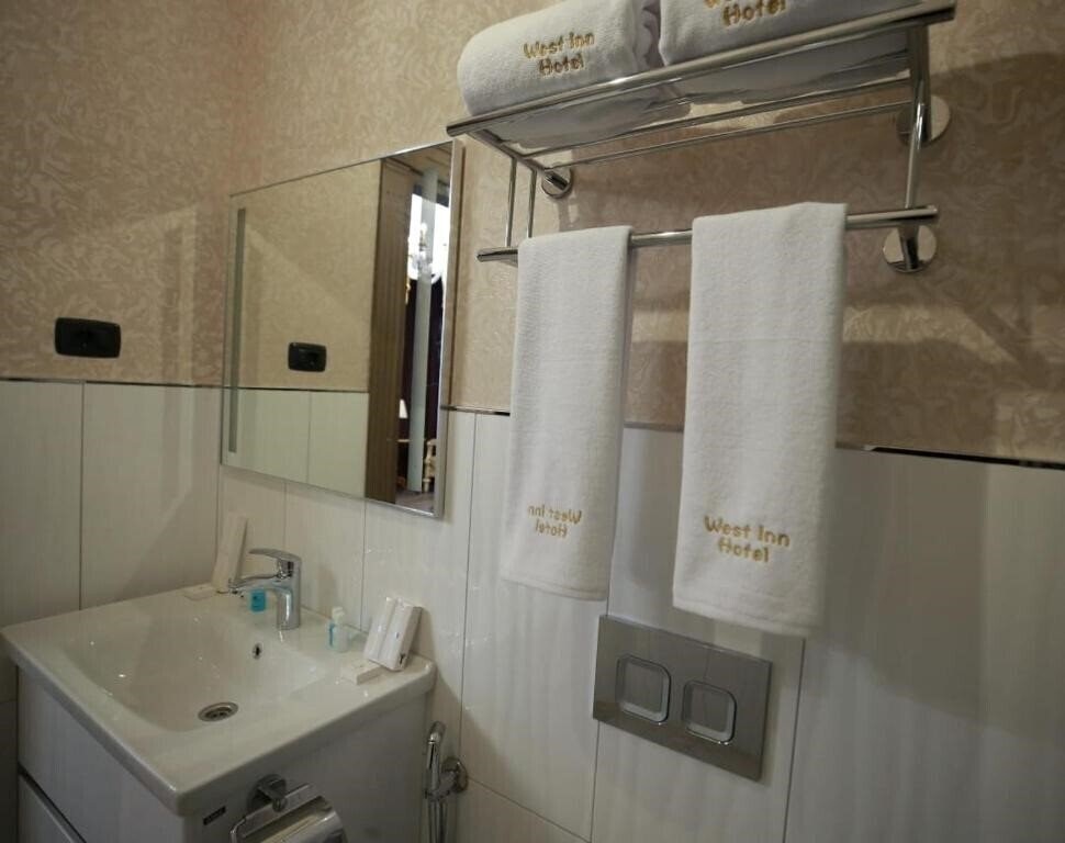 Изображение West Inn Hotel Baku 4*