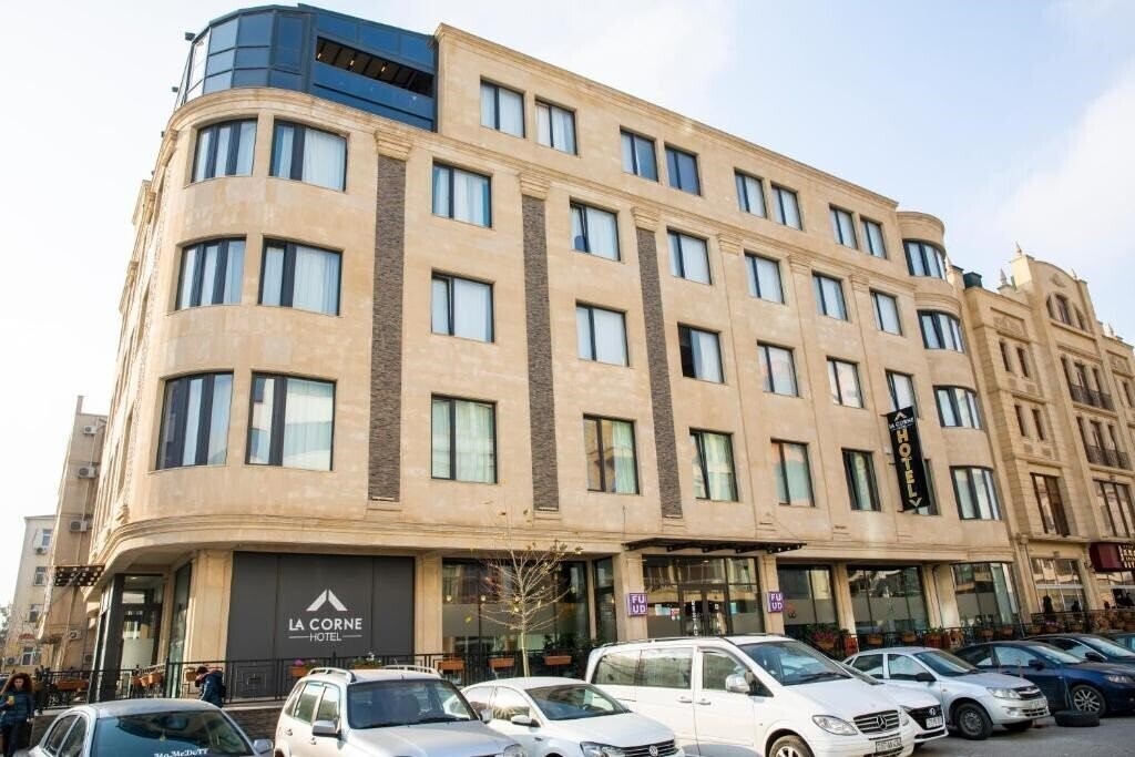 Отель La Corne Hotel 3*