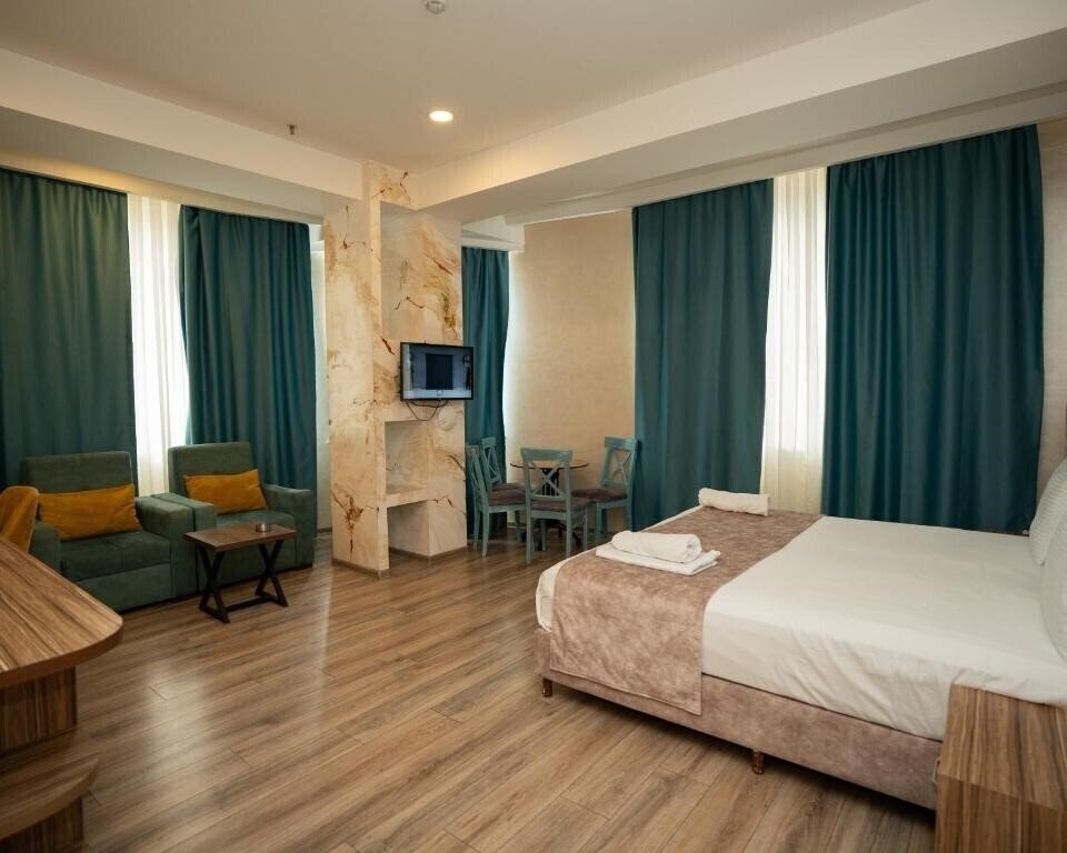 Фото La Corne Hotel 3*