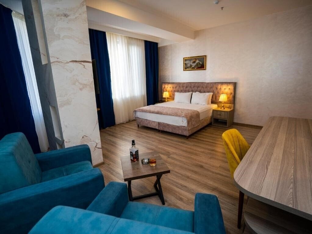 Фото La Corne Hotel 3*