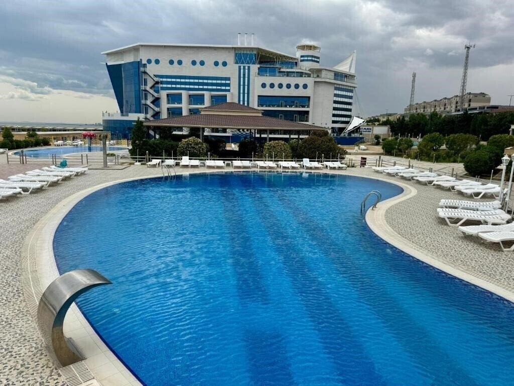Фотография Titanik Baku 4*
