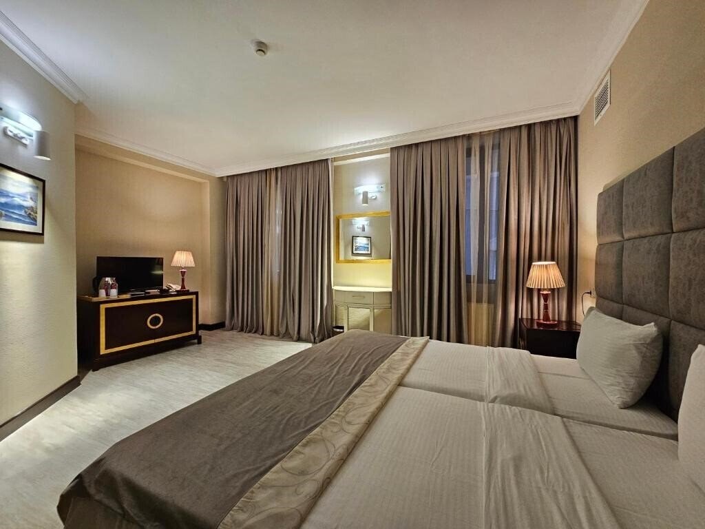 Фото Crown Suite Hotel Baku 3*