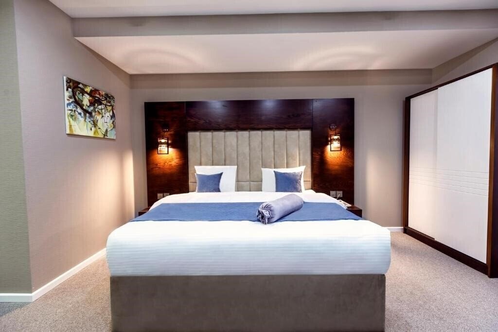Фото Parallel Hotel 3*