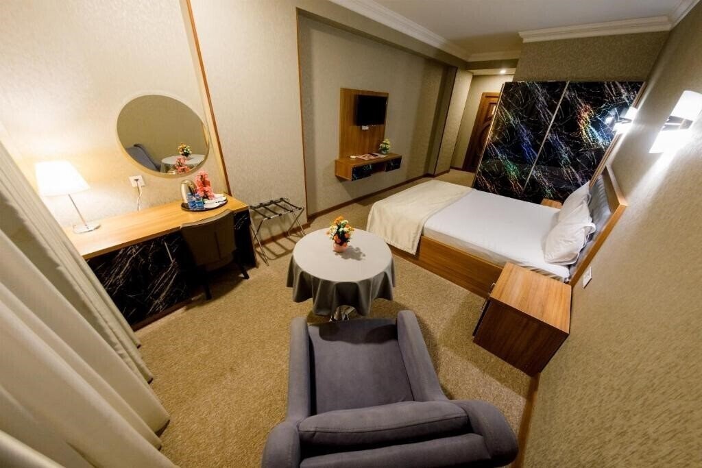Отель Royal Sapphire Hotel 4*