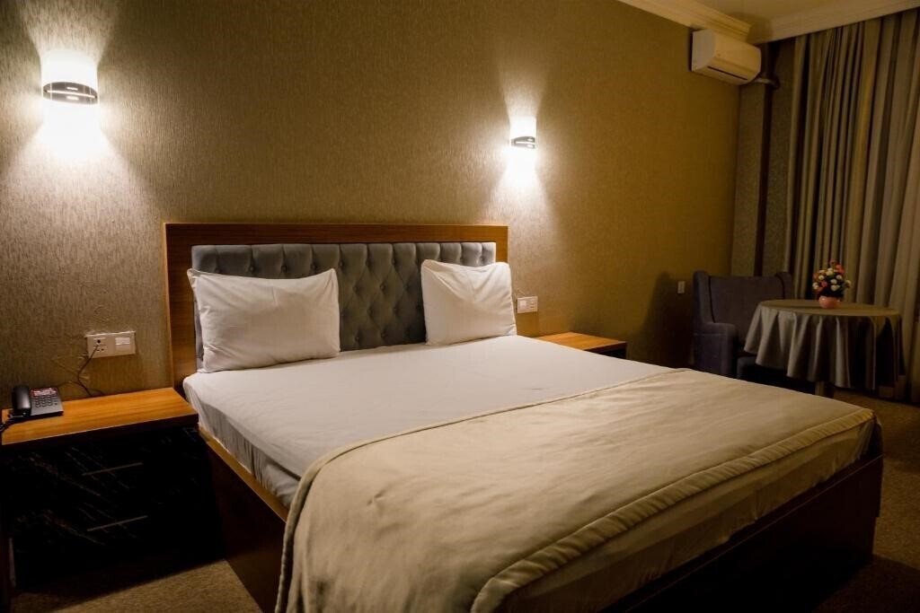 Фото Royal Sapphire Hotel 4*