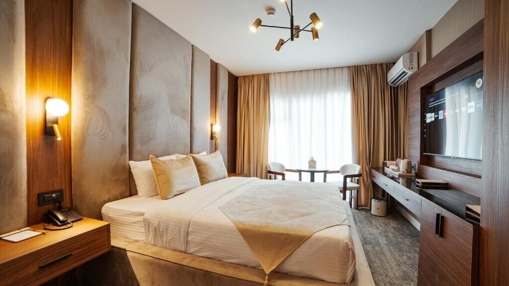 Отель White Breeze Hotel 4*
