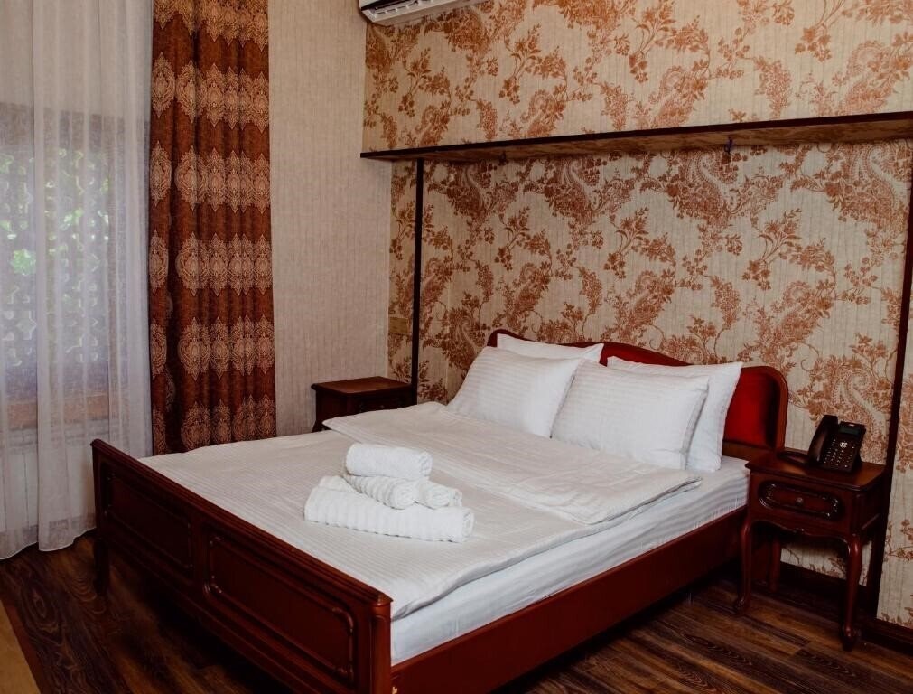 Фото Royal Antique Boutique Hotel 4*