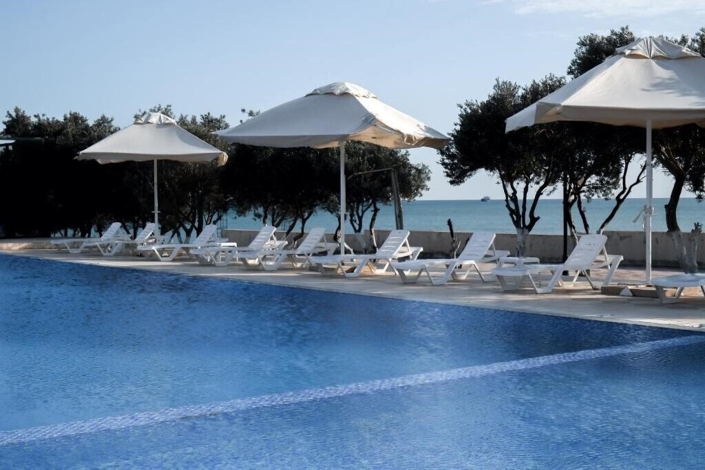Фотография Khazri Resort & Villas 4*