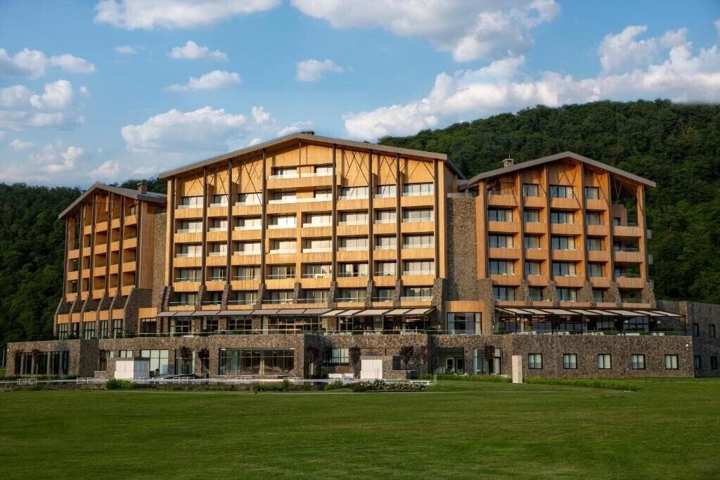 Отель Chenot Palace Health Wellness Hotel 5*
