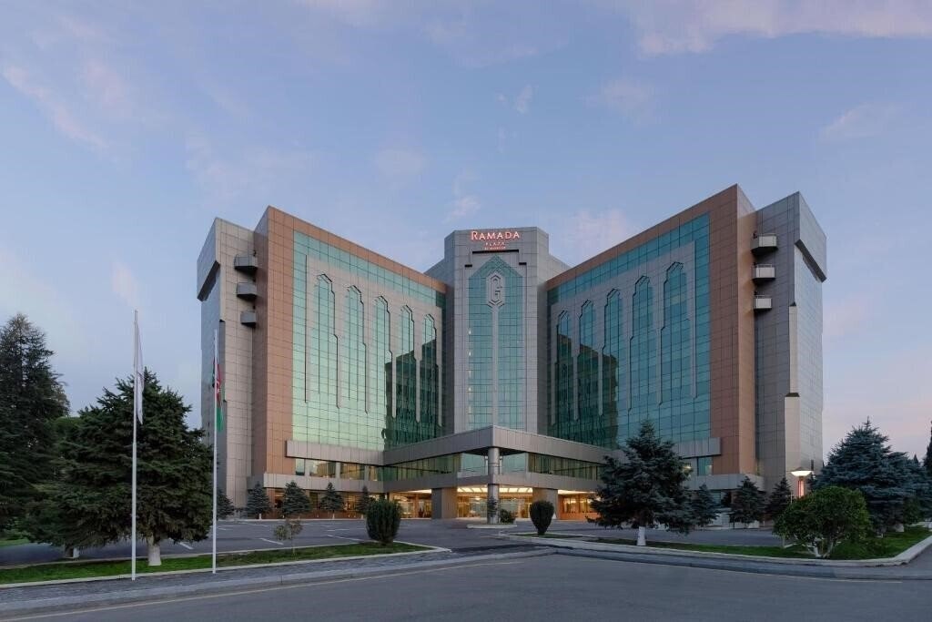 Готель Ramada Plaza Gence 5*