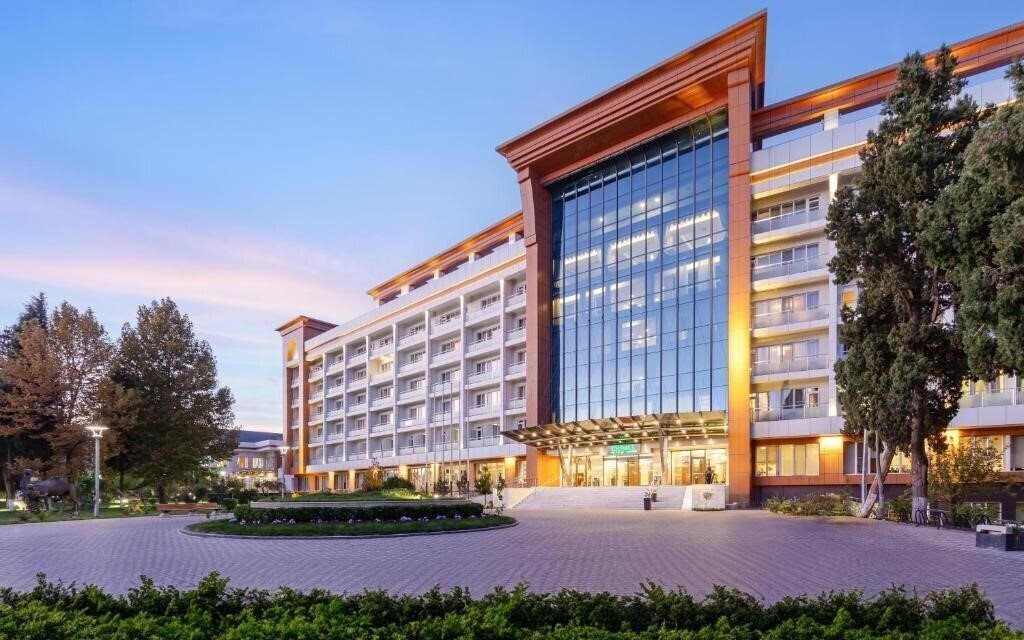 Готель Chinar Hotel & Spa Naftalan 5*