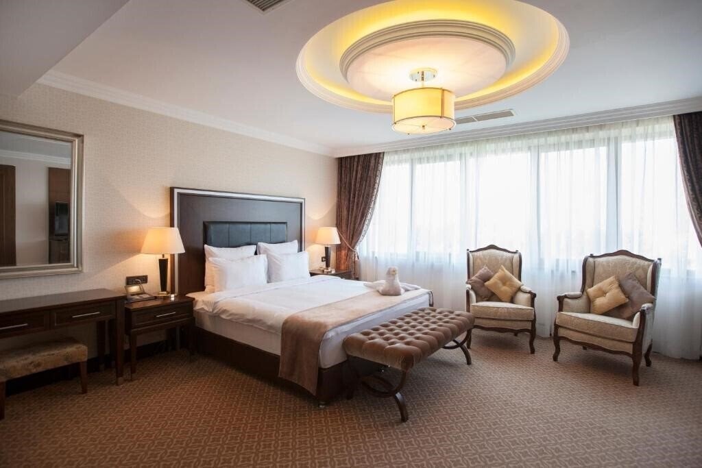 Фото Chinar Hotel & Spa Naftalan 5*