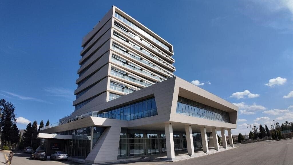 Готель Naftalan Central Wellness Resort 4*